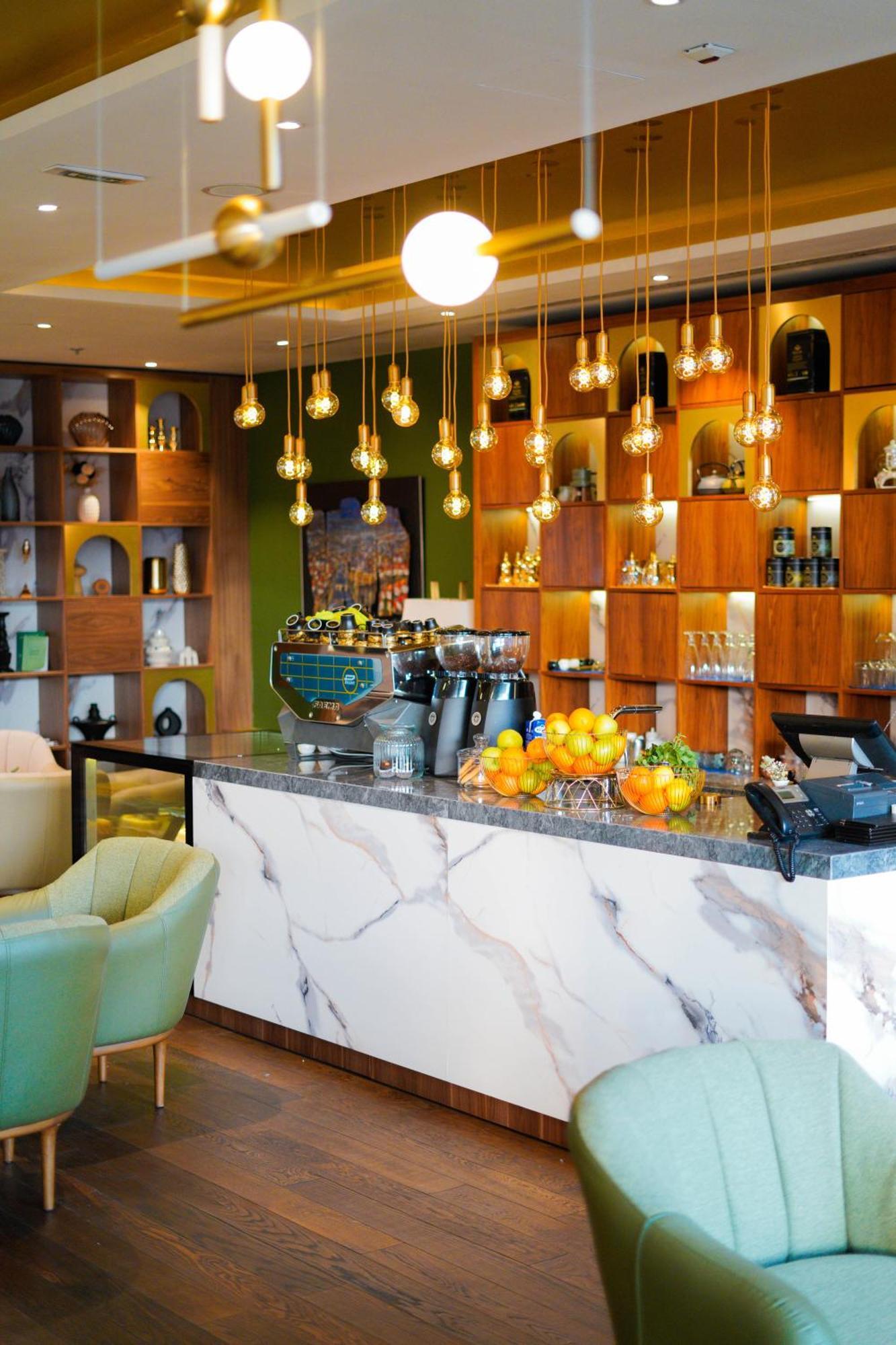 Swissotel Sarajevo Exterior photo The bar at the hotel