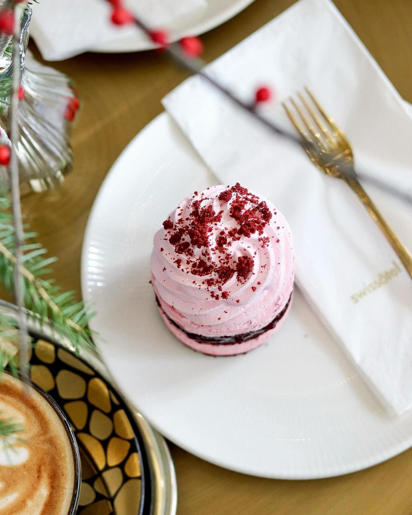 Swissotel Sarajevo Exterior photo A cupcake